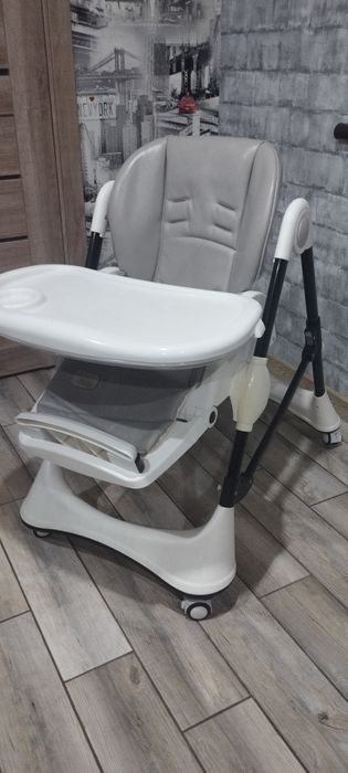 Стільчик для годування
