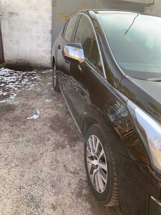 ПЕЖО 3008 2015 року