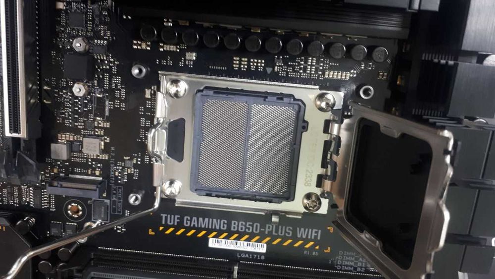 Материнська плата ASUS TUF GAMING B650-PLUS WIFI