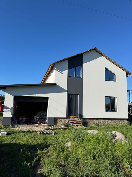 Дахи нові ,старі . Внутрішні роботи . Паркани