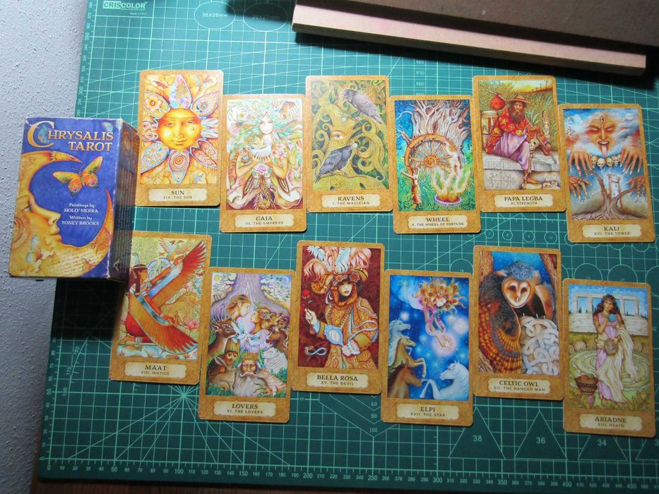 Chrysalis Tarot e Spiral Tarot: dois baralhos de tarot usados. Lindos!