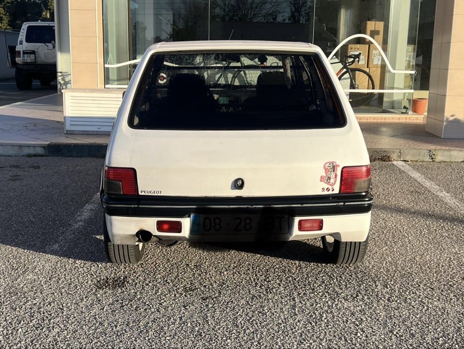 Vendo 205 xad 1.8d e outro igual para pecas mas tambem esta andar