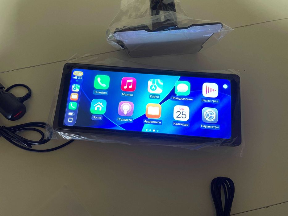 Автомобільний екран 9.3" CarPlay / Android Auto