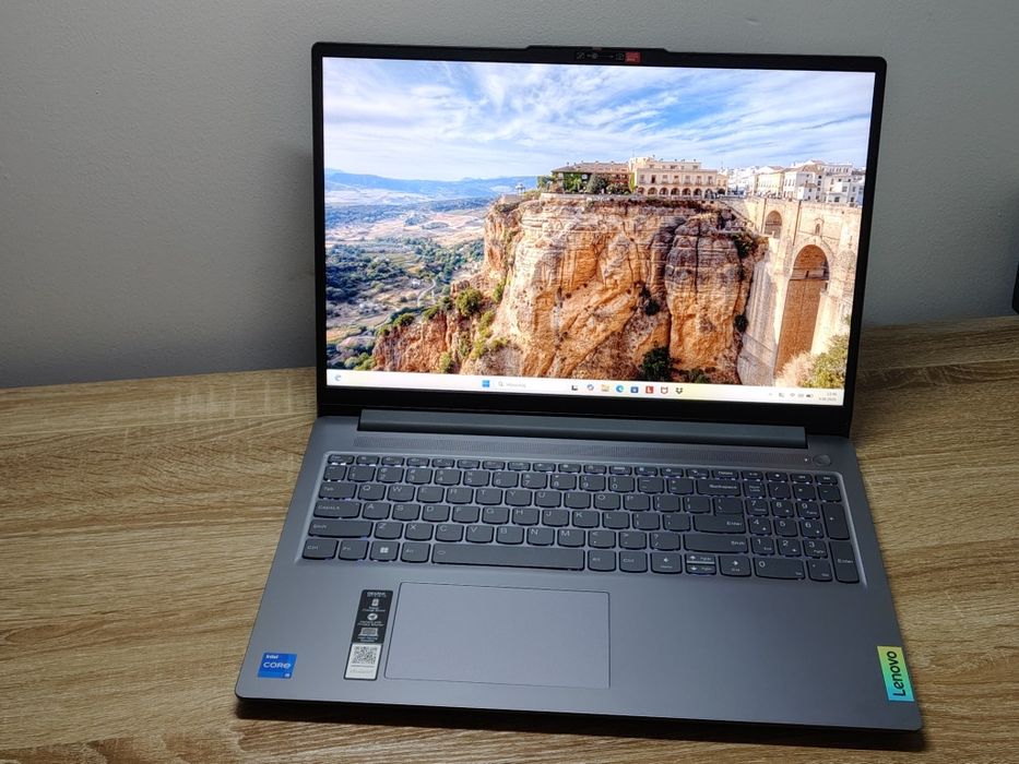 Lenovo IdeaPad Slim 3 16" | i5-12450H | 16GB | 512GB | Win11