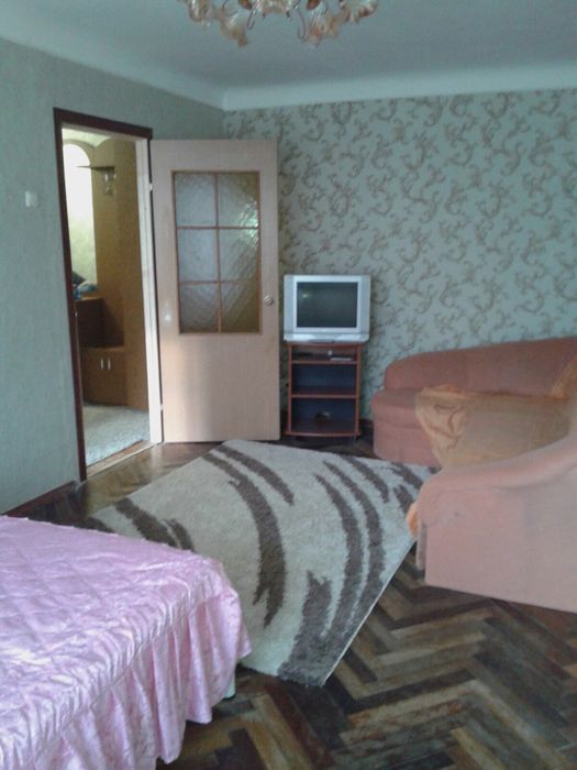 Своя 1 к., посуточно, метро Вокзальная 5 мин езды