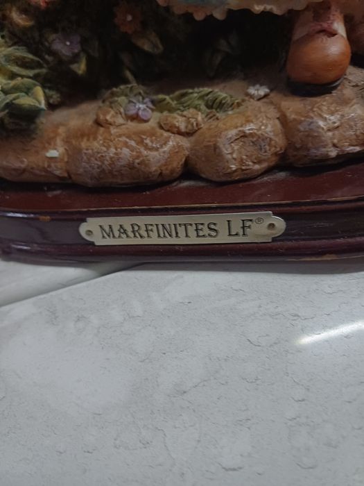 Estatueta em marfinite