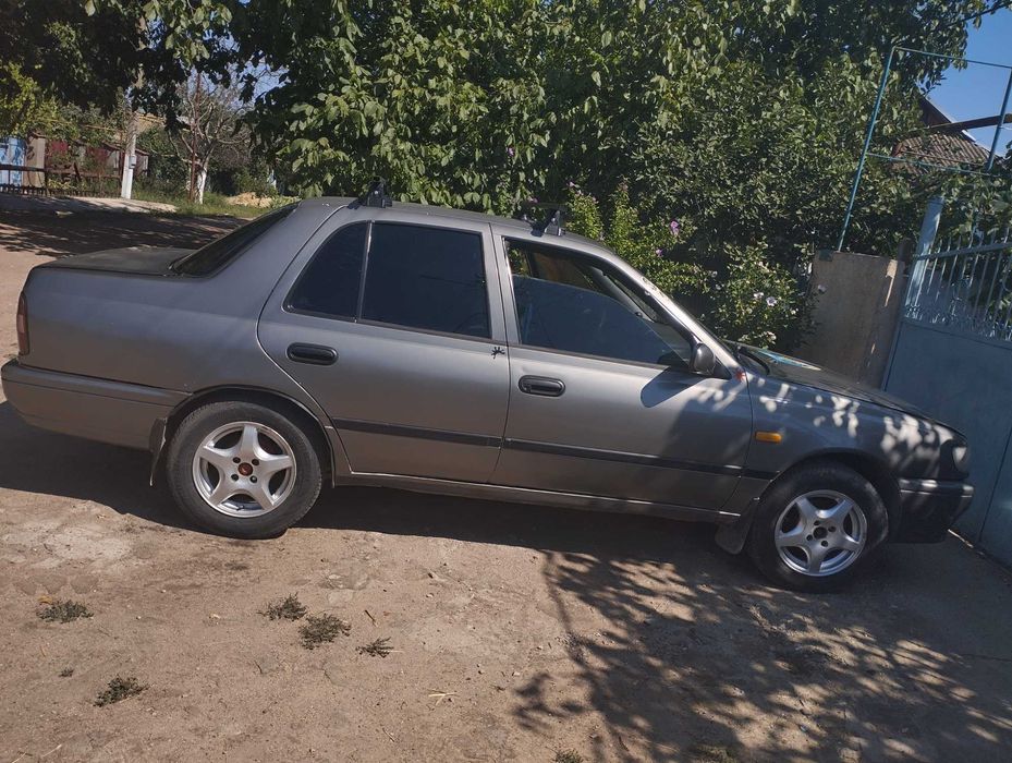 Машина Nissan Sunny