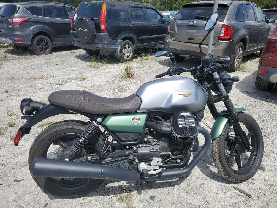 Moto Guzzi V7 Stone 2022