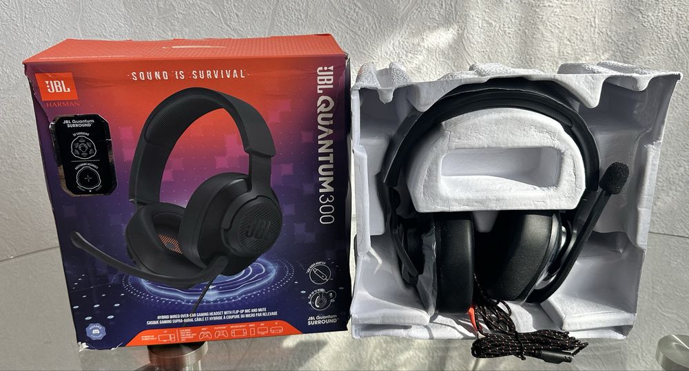 Нові навушники Razer BlackShark V2 X та Ігрові навушники JBL Quantum 300 — open box
