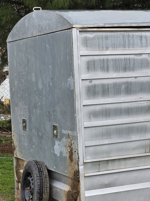 Atrelado de 2 eixos transporte animais