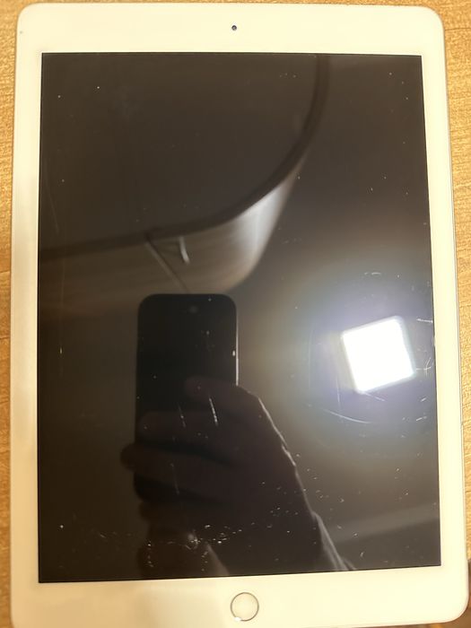 Ipad LTE    9,7 дюймів