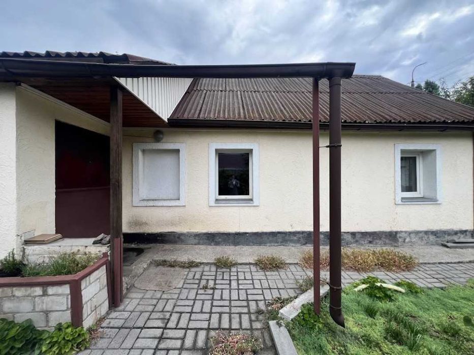 Продається окремий житловий будинок по вул. Грушевського. Галина