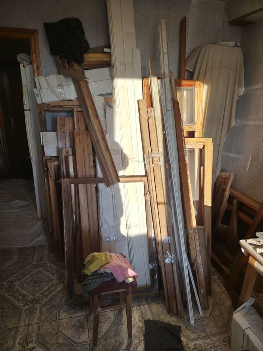 Деревянные изделия на дрова, пластик