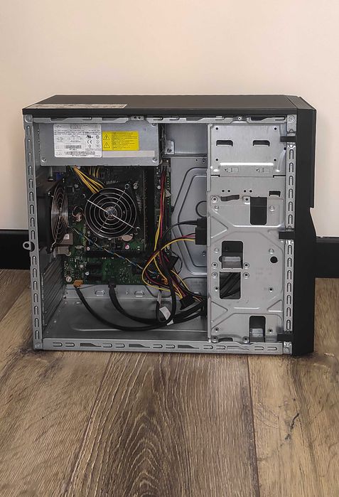 Torre Fujitsu i3 - 8Gb Ram - 250 GB SSD