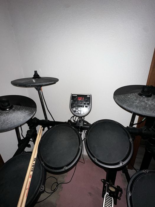 Bateria eletrica alesis