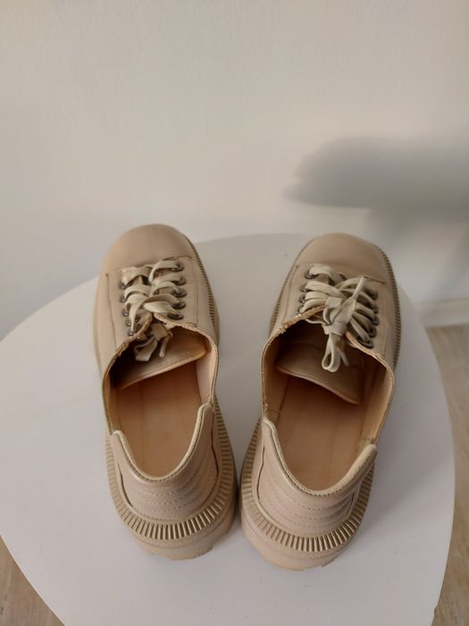 Туфлі жіночі бежеві на масивній підошві. Розмір 38.5