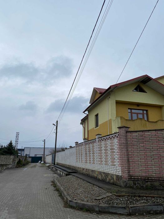 Продаж напівособняка в приміській зоні , можливий продаж по програмах!