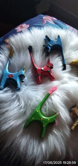 DECORAÇao  Miniaturas madeira   GATINHOS