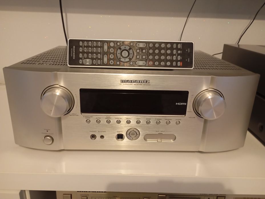 Sprzedam ładny amplituner Marantz z pilotem.