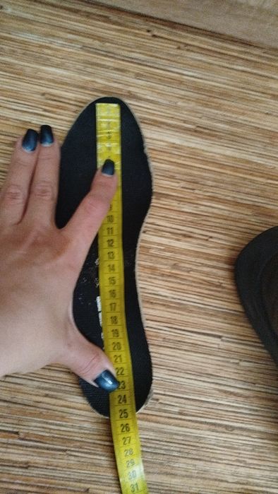 Продам Nike р. 38.5