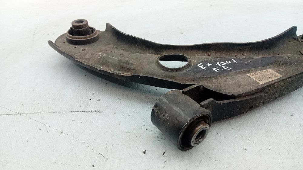 Braço de suspensão frente esquerdo PEUGEOT 308 II