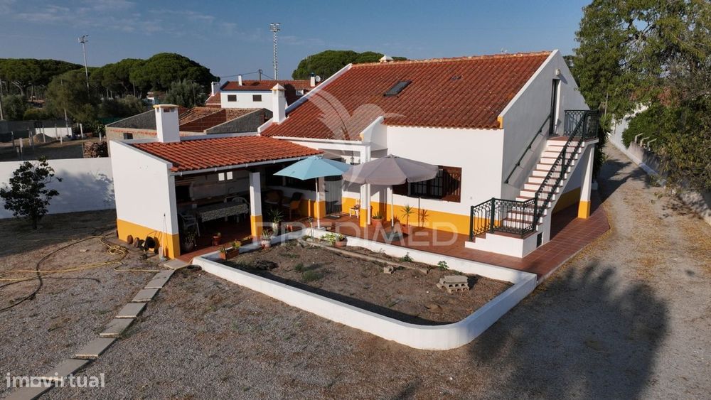 Terreno com duas moradias em Melides