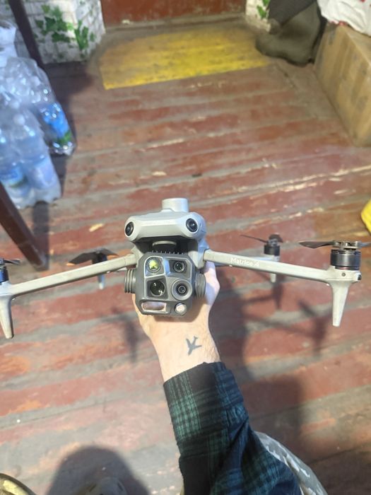 Дрон Matrice 4T—
