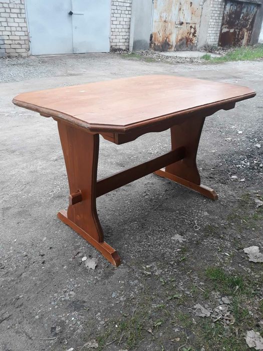 Стол овальный деревянный