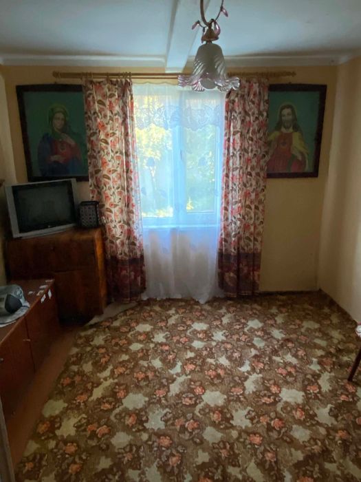Продається доглянутий будинок разом з Літньою кухнею в с. Сусідовичі
