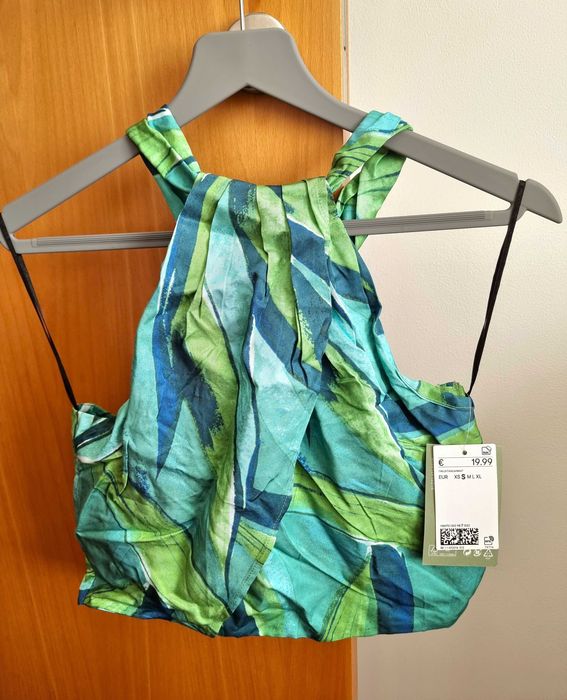 Top curto com padrão verde e azul H&M 100% viscose S-novo com etiqueta
