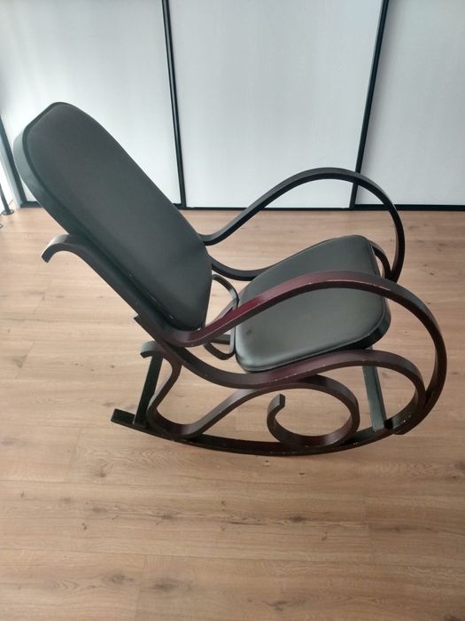 Krzesło fotel bujany na biegunach