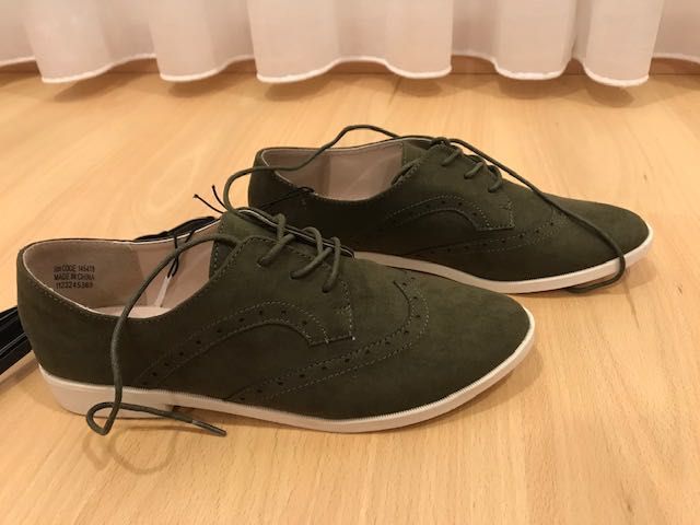 Sapatos NOVOS muito confortáveis Nº 39