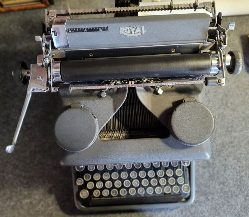 Maquina de escrever  Royal HY
