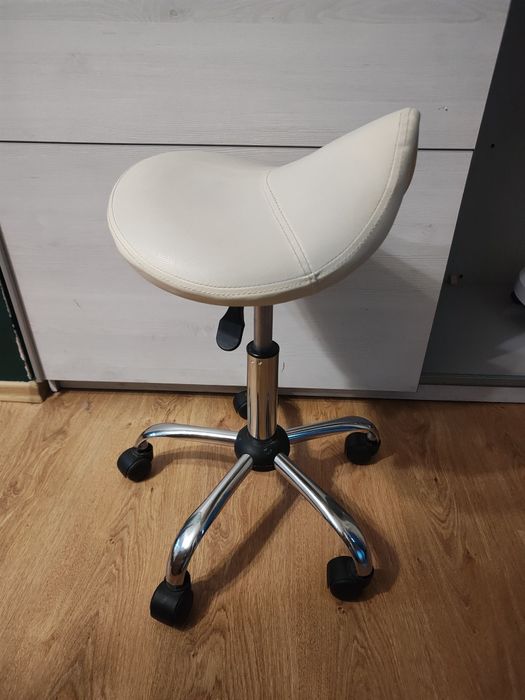 Lampa kosmetyczna i siodło