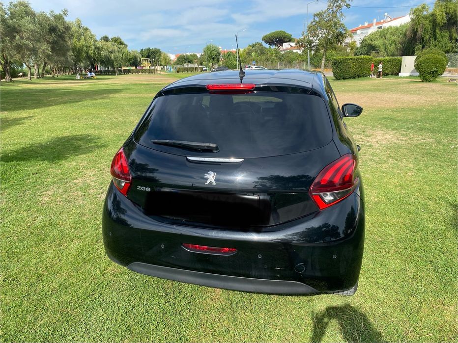 Carro Peugeot 208