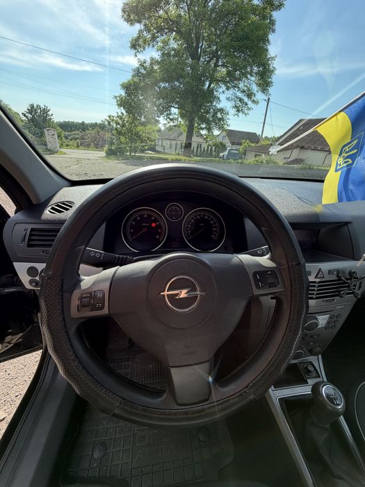 Продам автомобіль Opel Astra H