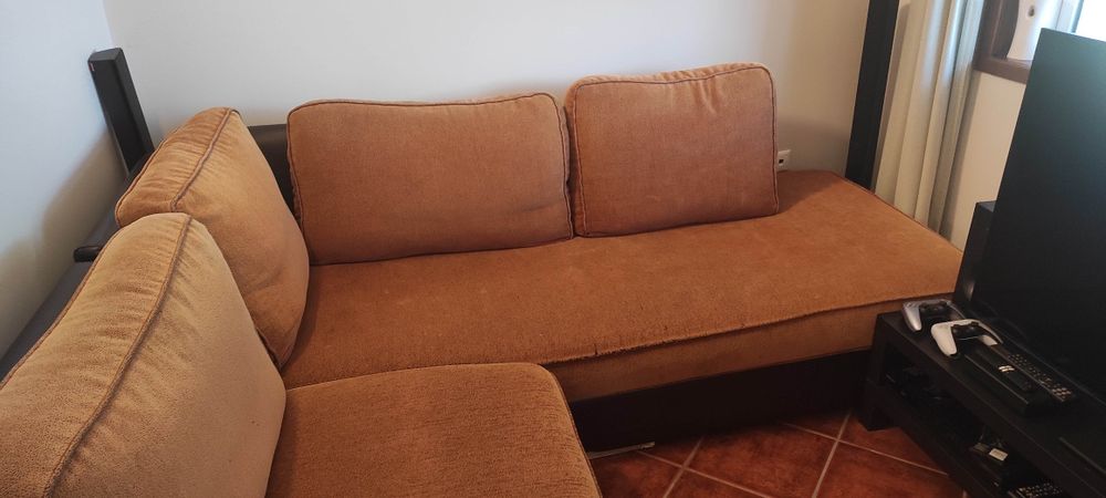 Sofá com chaise longue