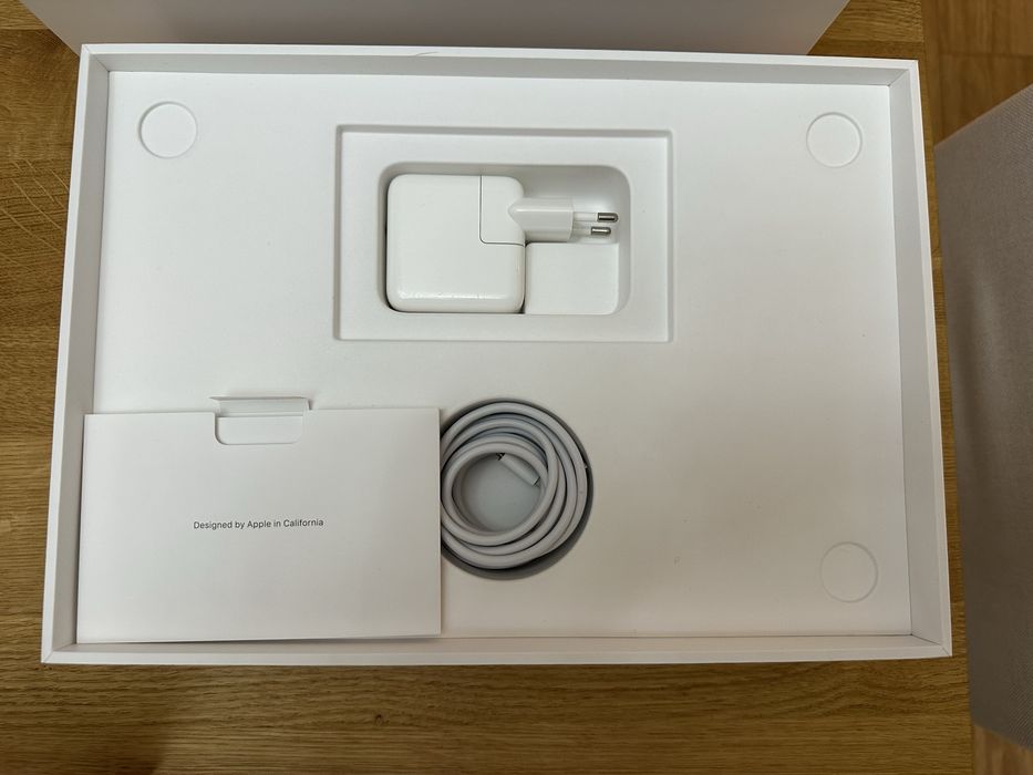 MacBook Air 13” 2020 i5/8GB/512GB Retina + pudełko + ładowarka