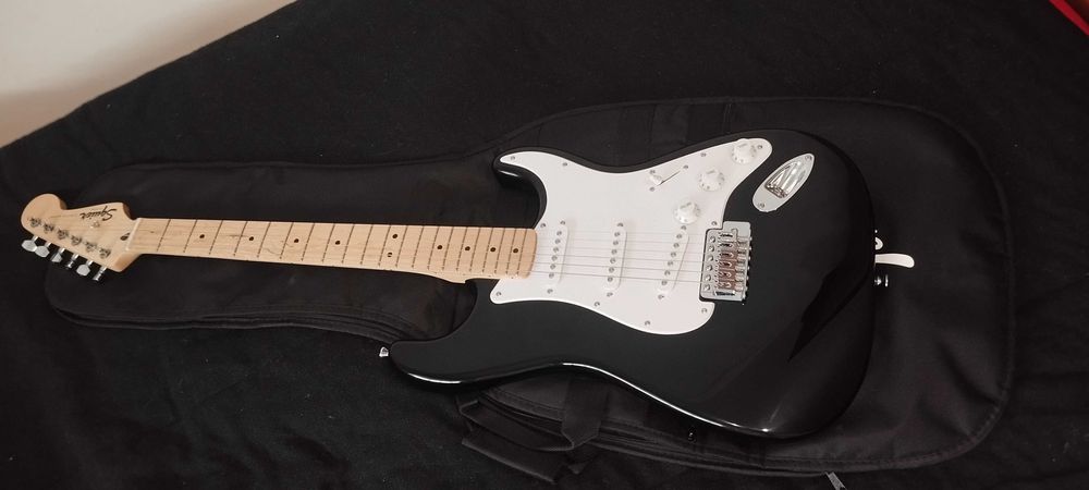 Guitarra elétrica Squier stratocaster - kit completo