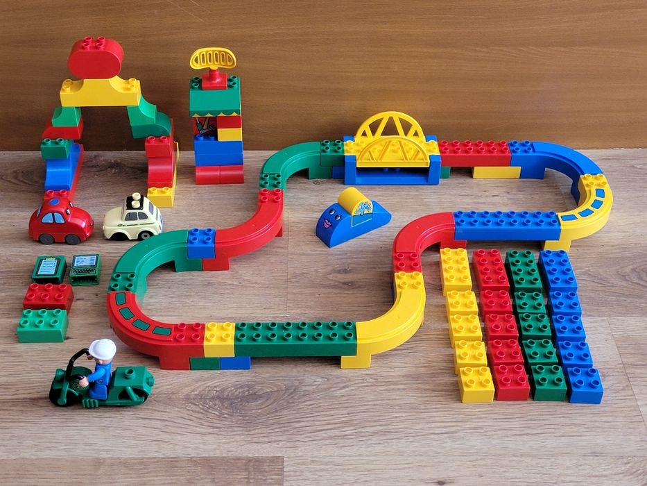 Klocki Lego Duplo  - Tor wyścigowy, klocki dla maluszka - rozbudowany zestaw, zabawki