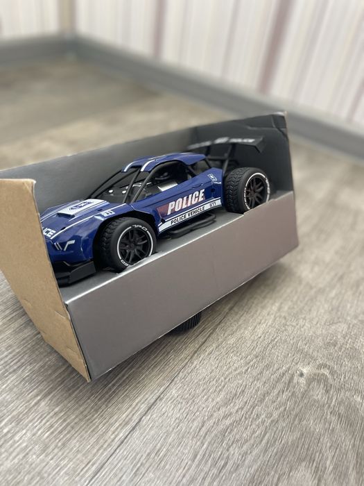 Машинка на радиоуправлении.