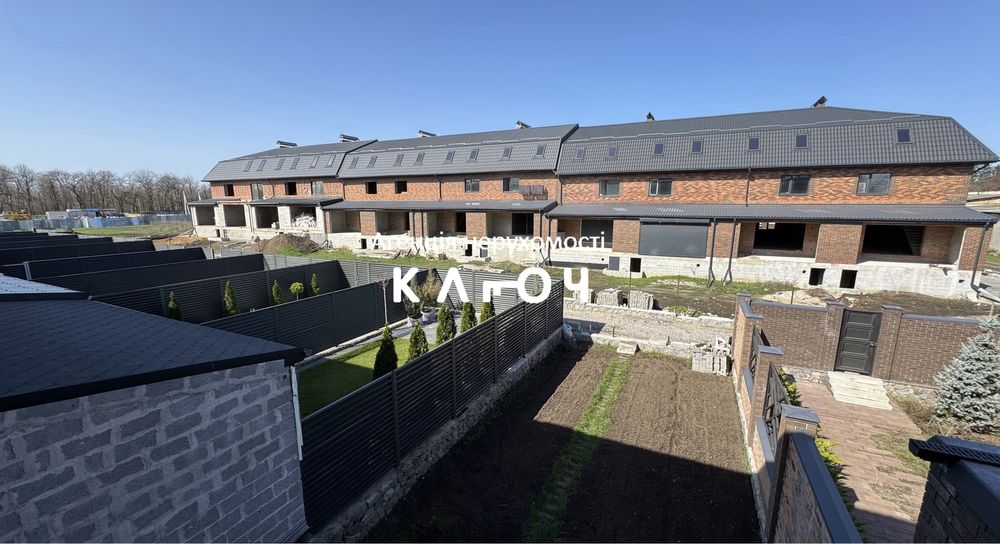 Продаж чудового таунхауса біля парку, перша лінія