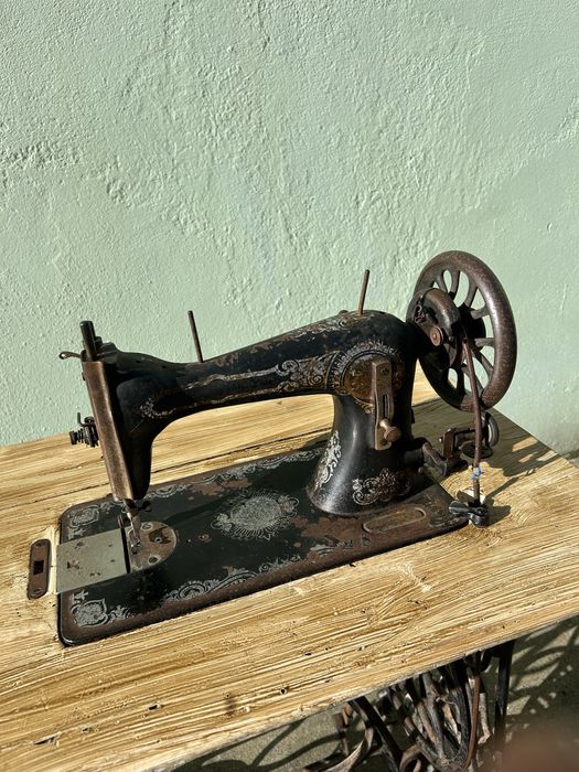 Maquina costura antiga