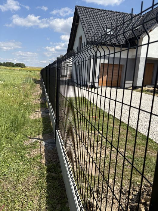 Montaż paneli ogrodzeniowych