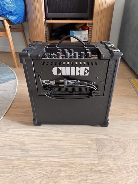Amplificador Roland Cube 20XL