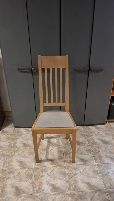 Komplet 6 drewnianych krzeseł