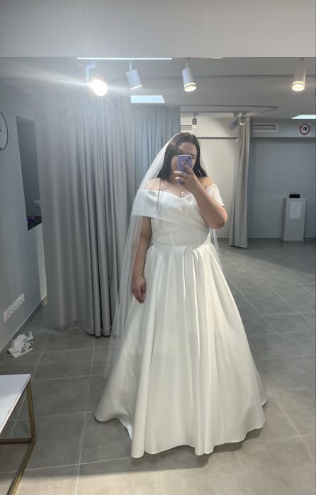 Продаж весільної сукні