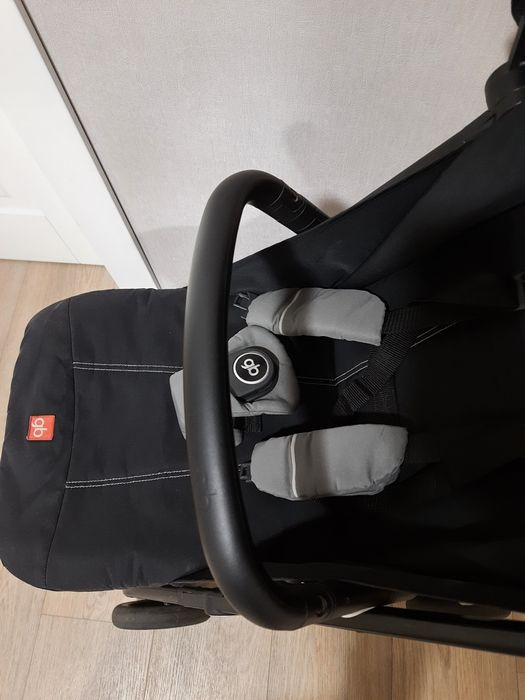 Коляска Qbit+. Отличное состояние. Матрасик, дождевик, сумка