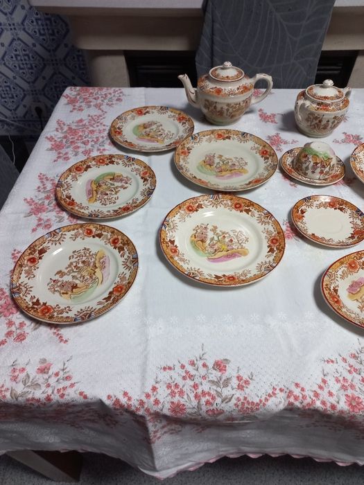 Conjunto de loiça antiga