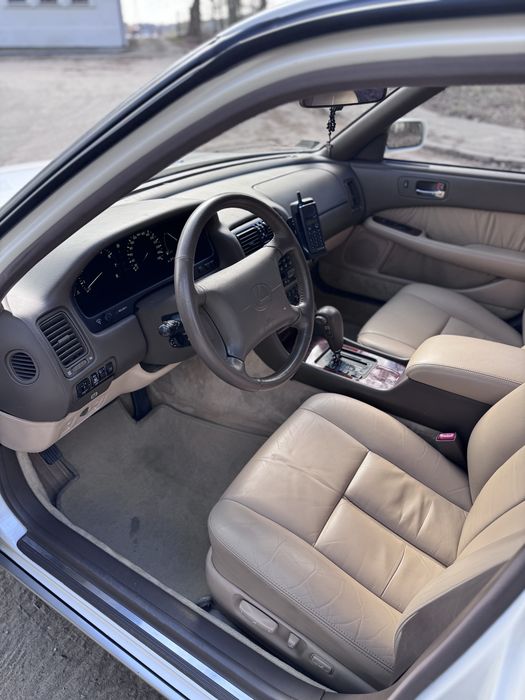 Lexus LS 400 UCF 10